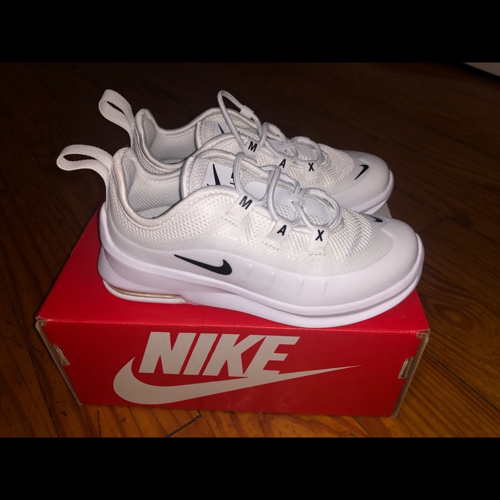 Brand new Nike air max axis toddler 9